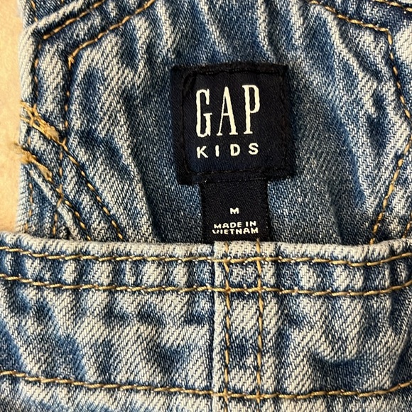 Gap Kids Denim overall shorts - Picture 2 of 3